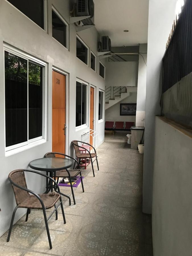 37 Guesthouse Джакарта Экстерьер фото