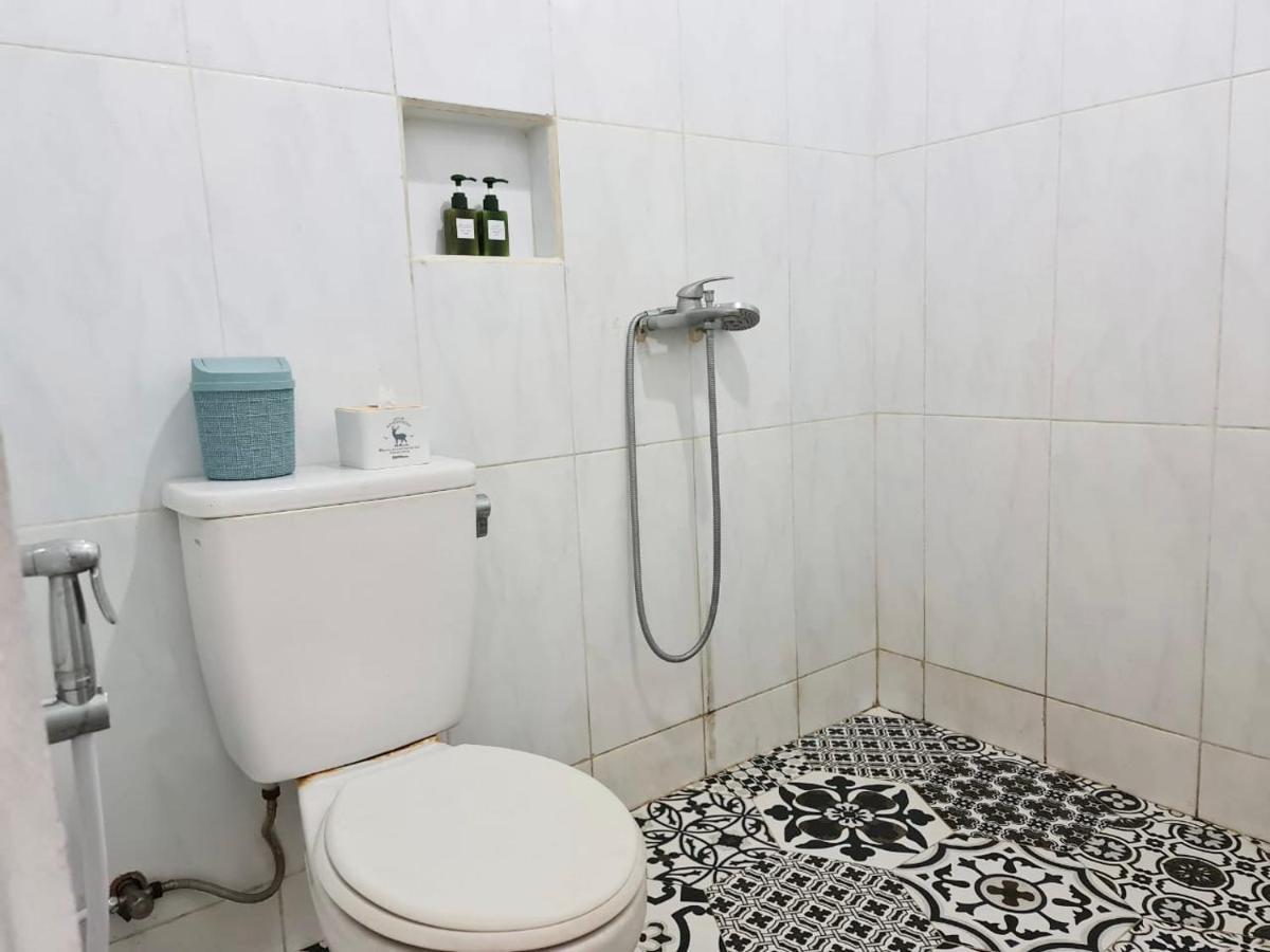 37 Guesthouse Джакарта Экстерьер фото